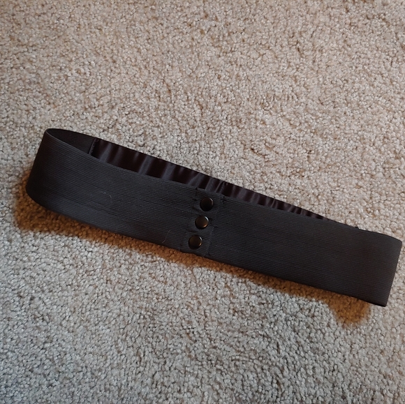 Black elastic belt with beads. - Picture 4 of 4